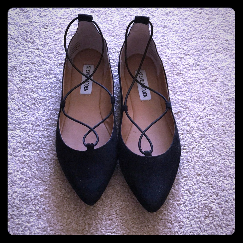 MAKE AN OFFER! NWOT Steve Madden Crisscross Flats